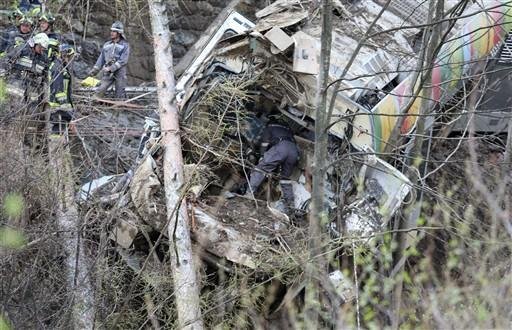 Pelo menos sete morrem em descarrilamento de trem na It&aacute;lia