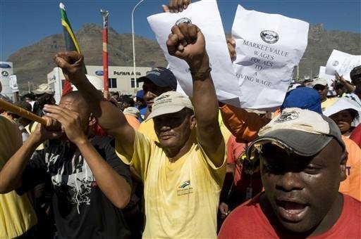 Servidores fazem greve na &Aacute;frica a 59 dias da Copa