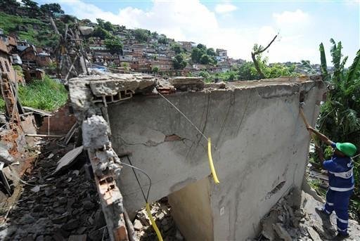 &Aacute;reas de risco s&atilde;o evacuadas no Rio