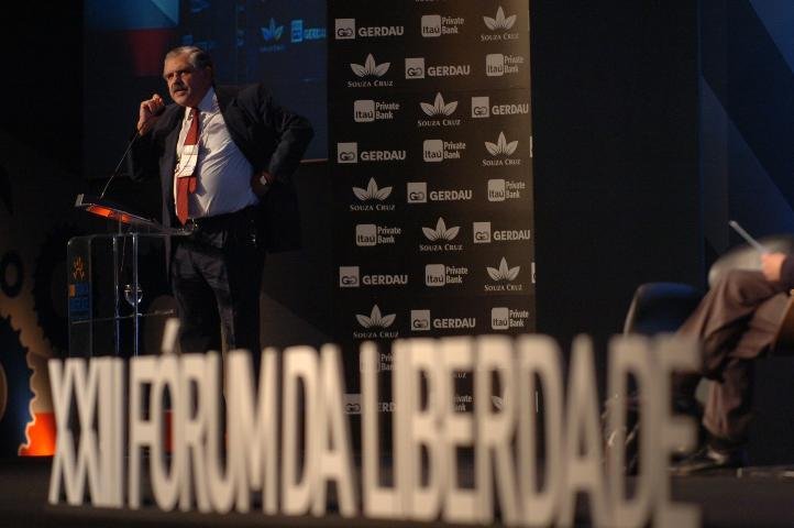 Capitalismo &eacute; criticado em painel do F&oacute;rum da Liberdade