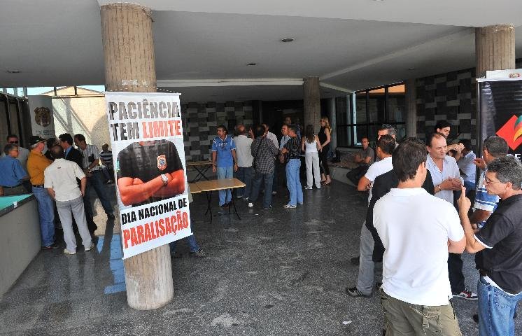Manifesta&ccedil;&atilde;o foi realizada no sagu&atilde;o da superintend&ecirc;ncia da PF 