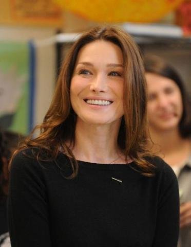 Document&aacute;rio sobre Carla Bruni &eacute; vendido em dezenas de pa&iacute;ses