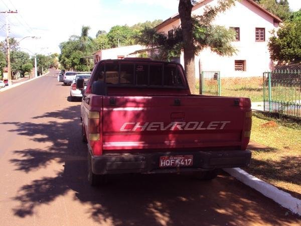 Ap&oacute;s o crime, vereador abandou caminhonete em frente de casa e fugiu em outro ve&iacute;culo