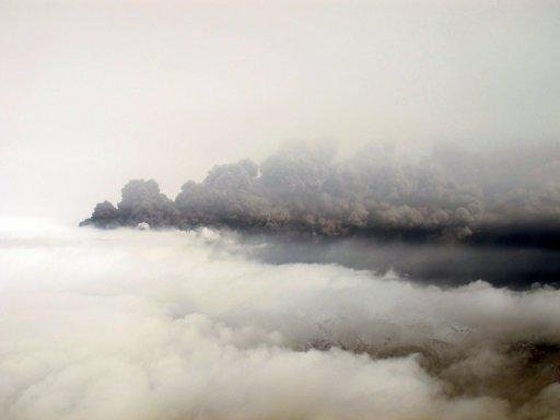 Cinzas da nuvem provocada pela erup&ccedil;&atilde;o vulc&acirc;nica na Isl&acirc;ndia cair&atilde;o no norte da Gr&atilde;-Bretanha