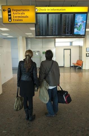 Vulc&atilde;o island&ecirc;s mant&eacute;m 17 mil voos no solo