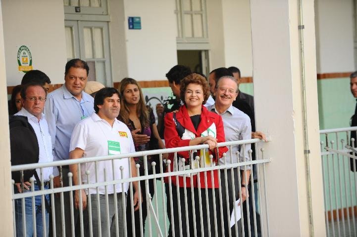 Dilma encontra l&iacute;deres sociais no Col&eacute;gio Ros&aacute;rio 