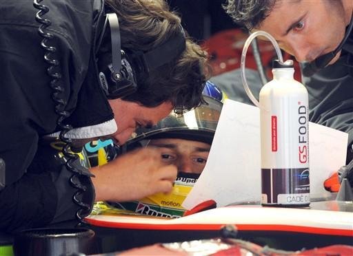 Bruno Senna torce contra chuva na corrida em Xangai