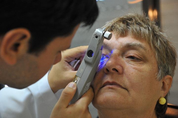 Ernesto Dornelles participa de campanha para diagn&oacute;stico precoce de catarata e glaucoma
