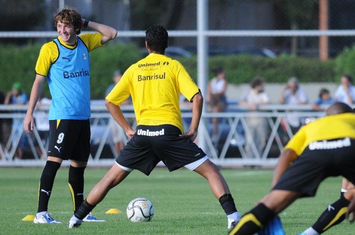 M&aacute;rio Fernandes fica fora do treino mais uma vez