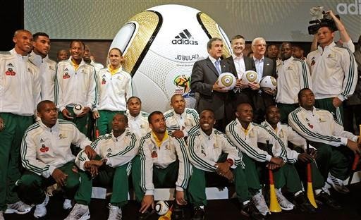 Parreira e a sele&ccedil;&atilde;o sul-africana estiveram no lan&ccedil;amento da bola