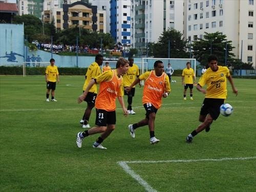 M&aacute;rio treina e Silas deve repetir equipe contra Ava&iacute;