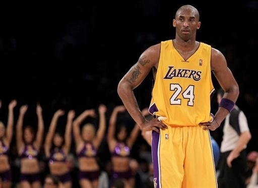 Kobe Bryant brilhou na vit&oacute;ria do time de Los Angeles