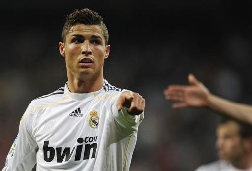 Cristiano Ronaldo manifesta apoio a Kak&aacute;