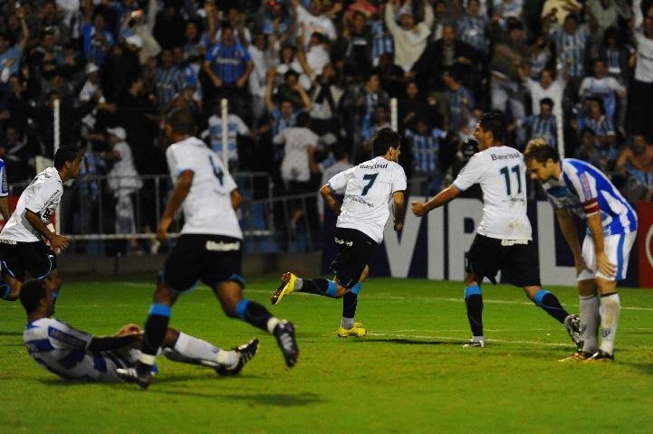 Classificado n&atilde;o-invicto no torneio nacional, Gr&ecirc;mio agora volta aten&ccedil;&otilde;es para Gre-Nal de domingo