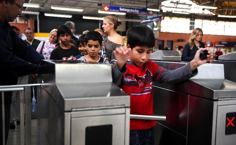 Trensurb lan&ccedil;a programa para escolas 