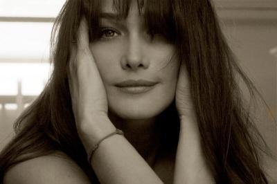 Woody Allen vai dirigir Carla Bruni em com&eacute;dia rom&acirc;ntica