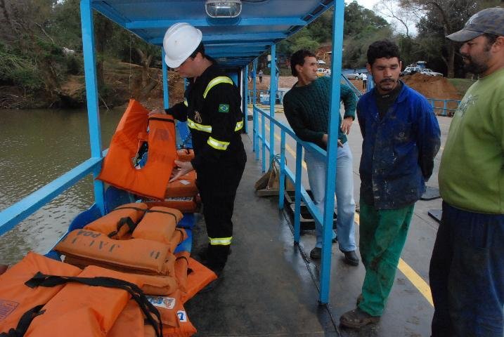 Balsa que liga Restinga Seca e Agudo come&ccedil;a a operar