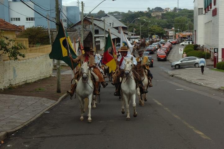 Cavalgada celebra 62 anos do 35 CTG