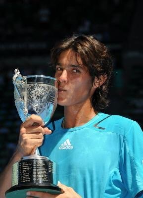 Tiago assume topo do ranking juvenil de t&ecirc;nis