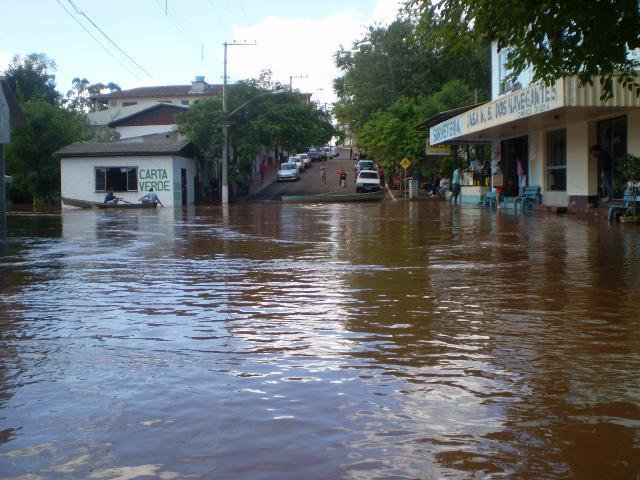 Em Porto Mau&aacute;, a travessia de balsa est&aacute; cancelada