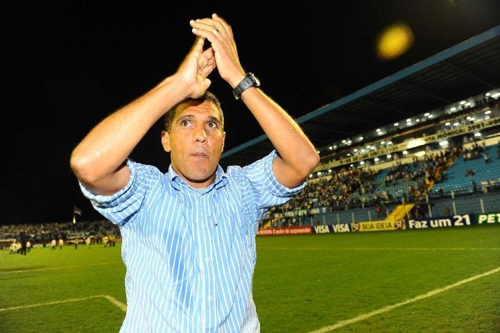 Silas quer ver Gr&ecirc;mio com regularidade contra o Fluminense