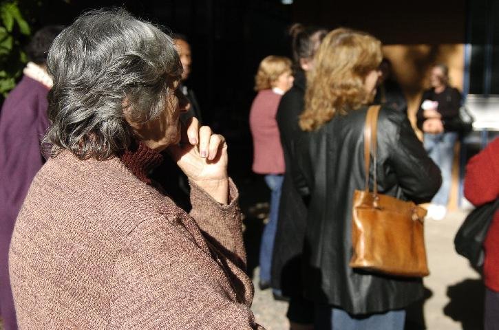 Filas diminu&iacute;ram nesta quarta-feira, ap&oacute;s distribui&ccedil;&atilde;o de senhas &agrave; noite