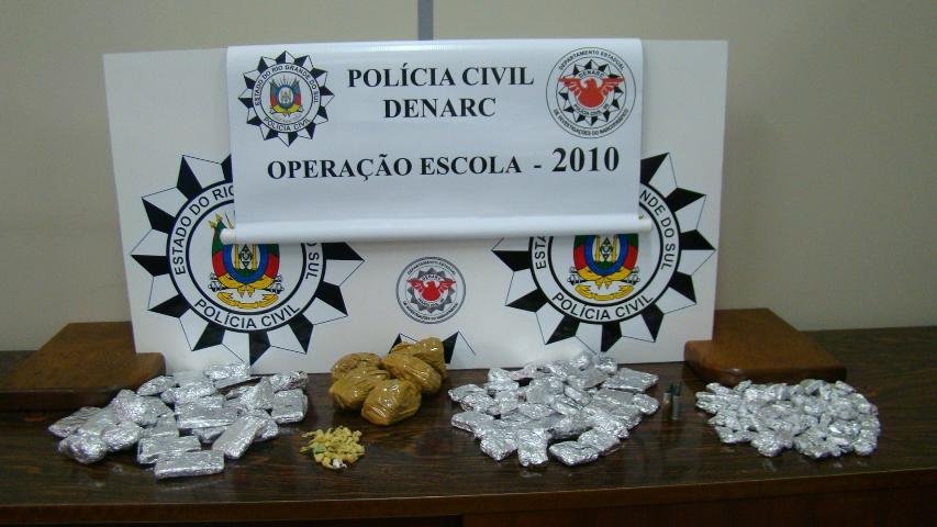 Em S&atilde;o Leopoldo, policiais prenderam jovem com crack e maconha