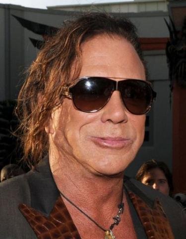Mickey Rourke constroi um vil&atilde;o denso em novo filme