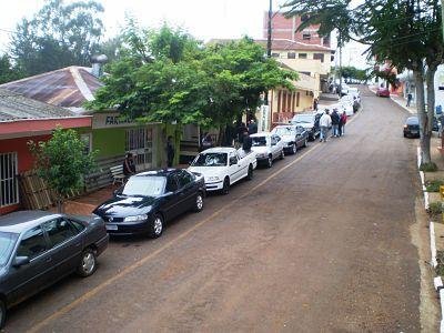 Fila de ve&iacute;culos na retomada da balsa em Porto Mau&aacute;