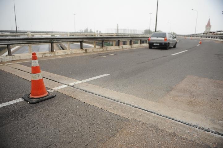Pista do v&atilde;o m&oacute;vel do Gua&iacute;ba &eacute; bloqueada