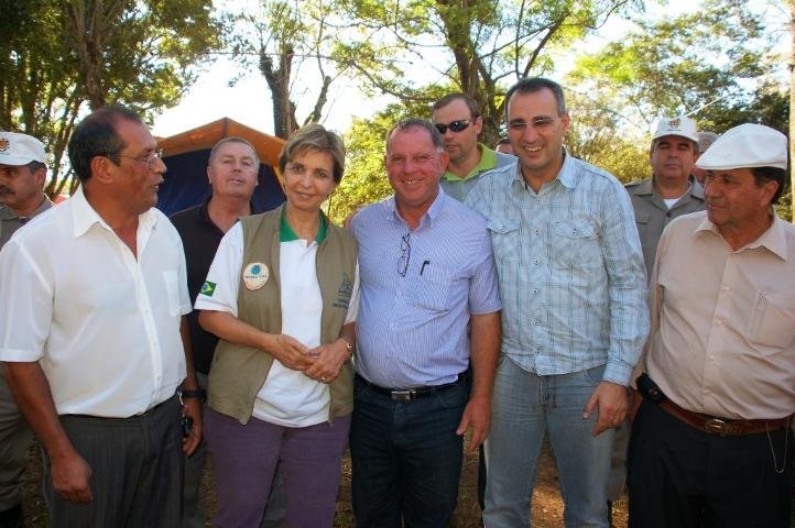 Governadora Yeda Crusius visita balsa sobre o Jacu&iacute;