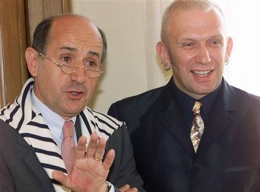 Jean-Louis Dumas (E) aparece em foto com Jean-Paul Gaultier