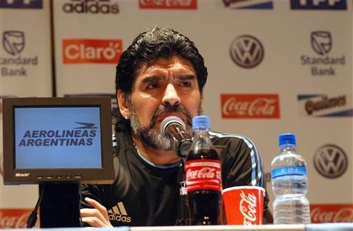Maradona se revolta com adiamento de jogo da Argentina