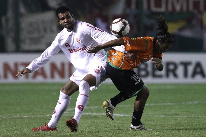 Com Beira-Rio cheio, Sandro espera que Banfield trema