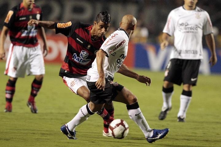 Flamengo passou, mas no jogo deu Corinthians: 2 a 1