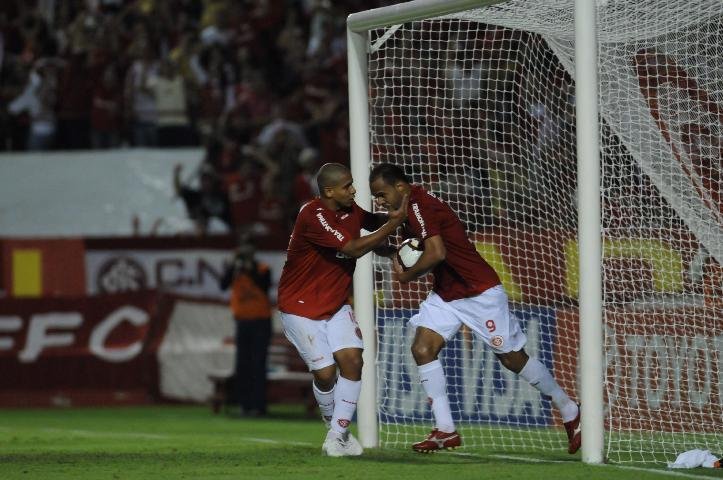 Precisando vencer por pelo menos dois gols de diferen&ccedil;a, Colorado joga a vida na Libertadores diante do Banfield