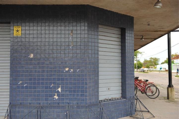 O pr&eacute;dio onde a apreens&atilde;o foi feita fica em um edif&iacute;cio que tem lojas para alugar