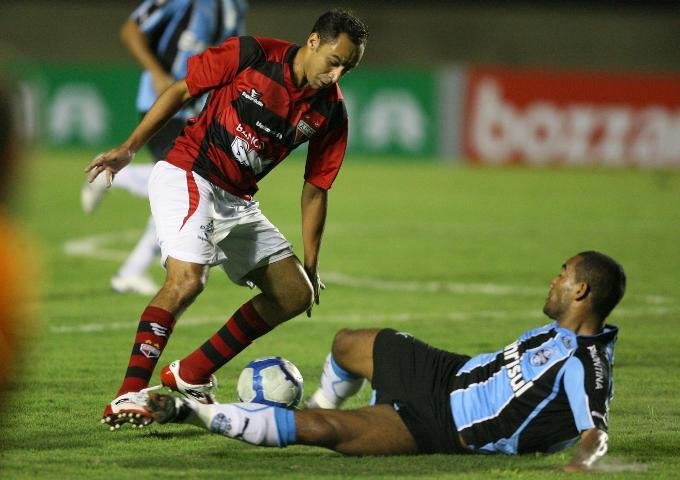 Silas exalta atua&ccedil;&atilde;o do Gr&ecirc;mio no empate com o Atl&eacute;tico-GO
