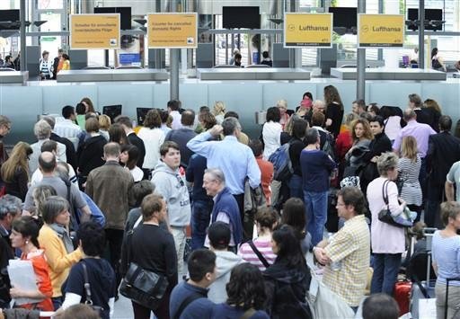Caos voltou aos aeroportos da Europa neste final de semana