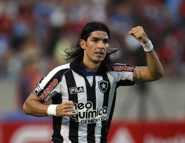 Uruguai chama Loco Abreu, do Botafogo, para a Copa
