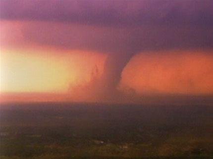 Tornados causaram pelo menos cinco mortes nos EUA