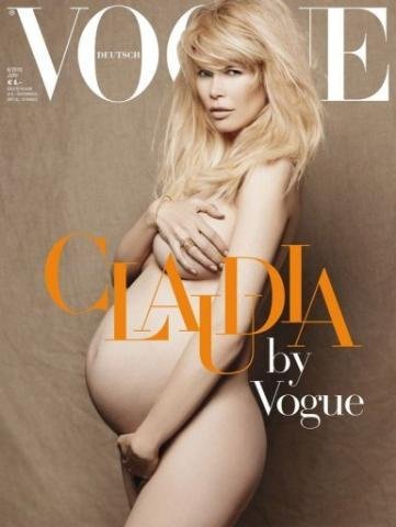 Claudia Schiffer posa nua e gr&aacute;vida para capa da Vogue alem&atilde;