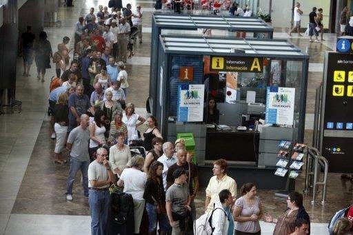 Quatro aeroportos reabrem na Espanha
