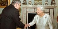 Primeiro-ministro britânico apresenta renúncia à rainha