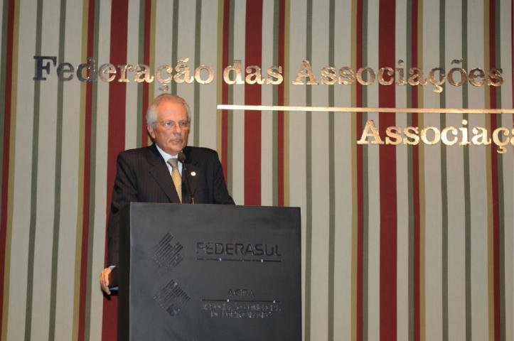 Jos&eacute; Paulo Dornelles Cairoli tomou posse na noite desta quinta-feira