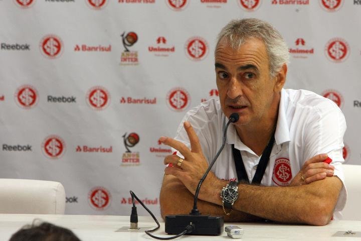 Fossati quer Inter de cabe&ccedil;a fria contra o Estudiantes