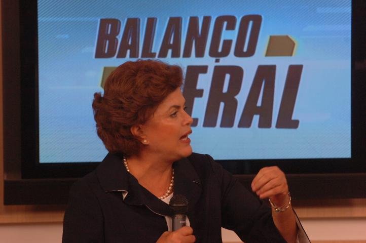 Dilma diz que governo n&atilde;o tinha recursos para dar reajuste de mais de 7% aos aposentados