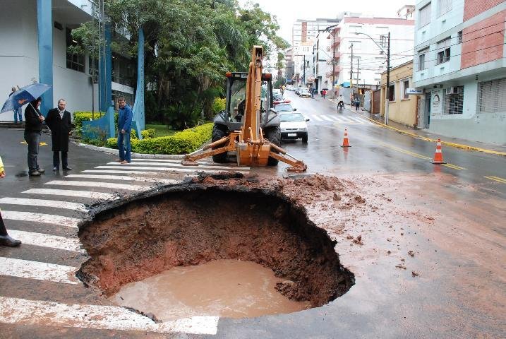 Bairros de Santa Maria seguem sem &aacute;gua ap&oacute;s rompimento de distribuidor 