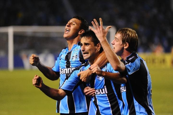 Gr&ecirc;mio venceu o Santos por 4 a 3, no Ol&iacute;mpico, no primeiro jogo da semifinal da Copa do Brasil