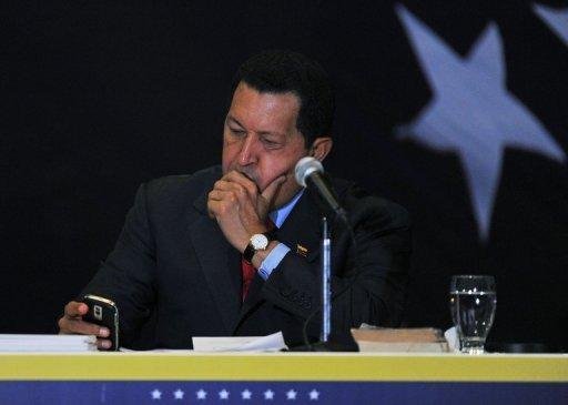 Ch&aacute;vez anuncia no Twitter que plataforma de g&aacute;s afundou